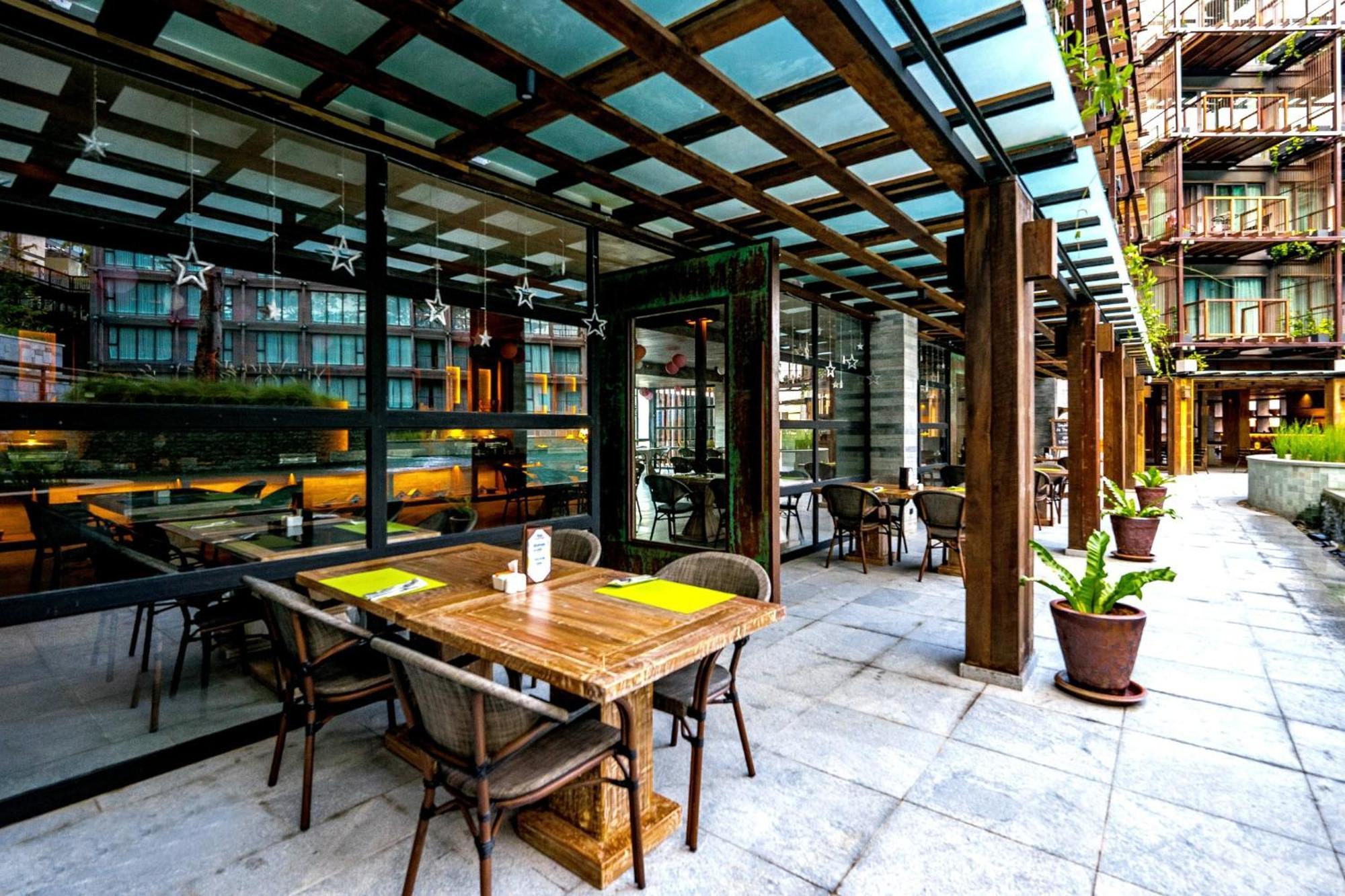 Dinso Resort & Villas Phuket, Vignette Collection By Ihg Patong Exterior photo