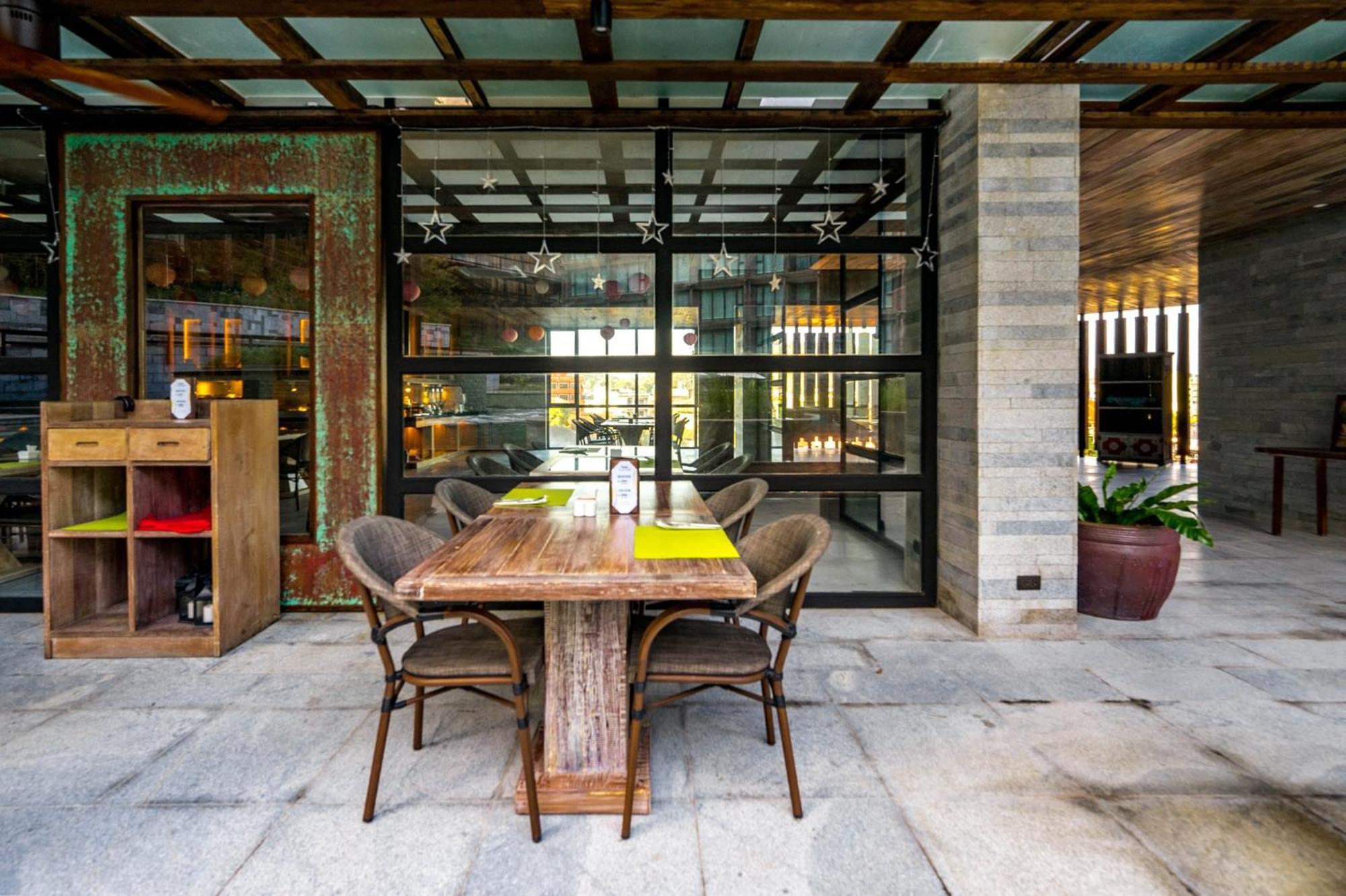 Dinso Resort & Villas Phuket, Vignette Collection By Ihg Patong Exterior photo