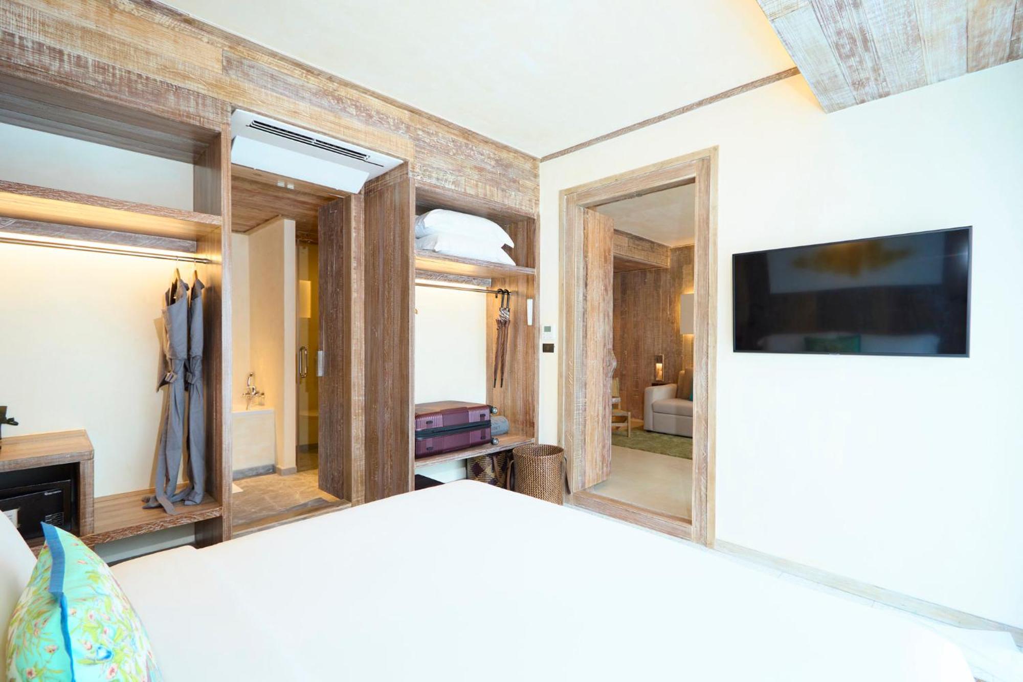 Dinso Resort & Villas Phuket, Vignette Collection By Ihg Patong Exterior photo